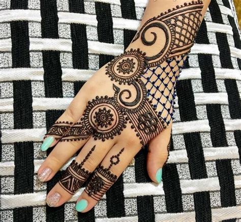 50 Simple Henna Tattoos For Women And Men 2020