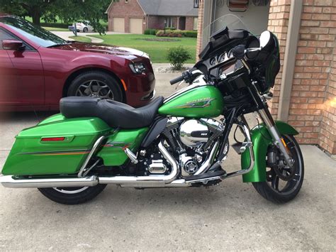 2015 street glide special bike has abs, larm with 2 fob's navigation, pecial has painted inner fairing pin stripes. 2015 Harley-Davidson® FLHXS Street Glide® Special (Green ...