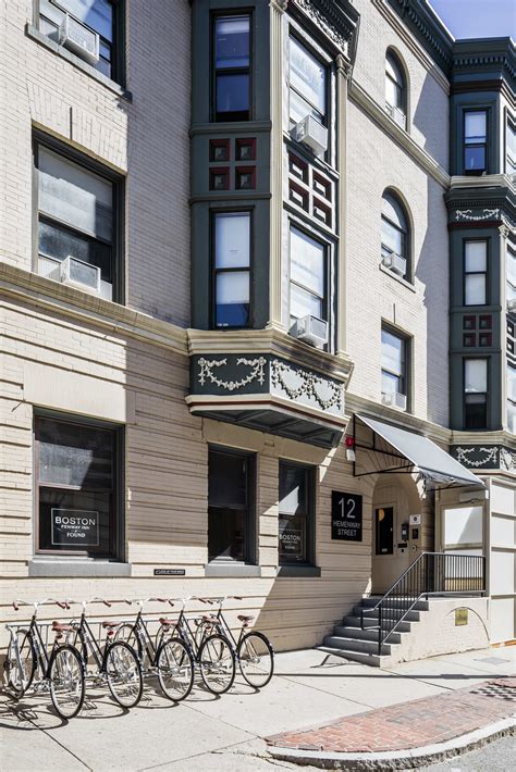 • custom furnishings, large work desks. Boston Fenway Inn, Boston - 2021 Prices & Reviews ...