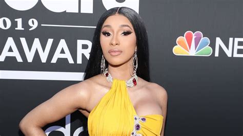 Cardi B Declares Shes Single Rich And Bad After Filing For Divorce From Offset
