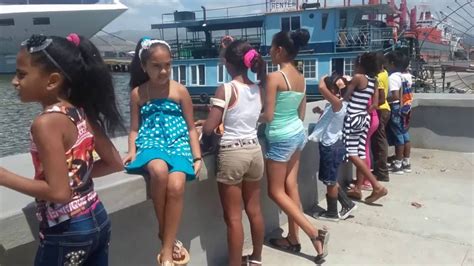 En La Alameda De Santiago De Cuba Con Los Niños De