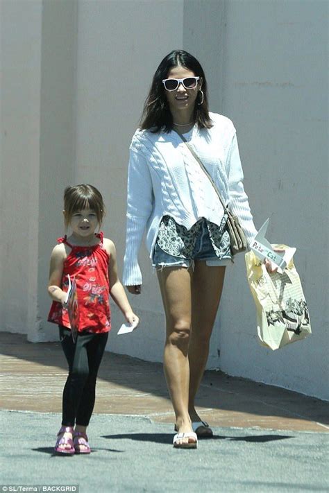 Jenna Dewan Tatum Takes Daughter Everly Shopping In La Jenna Dewan Celebrity Street Style