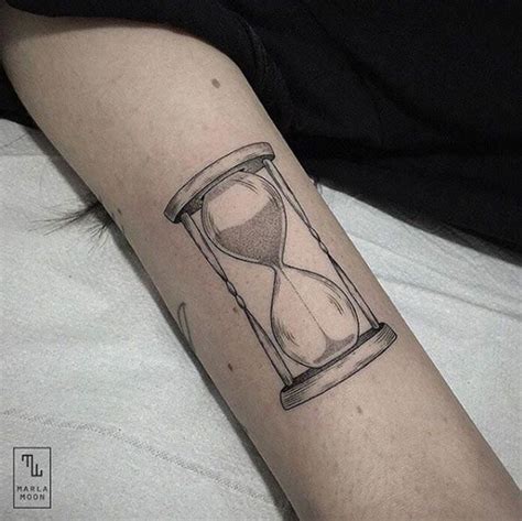 Image Result For Simple Hourglass Tattoo Minimalisttattoos Hourglass