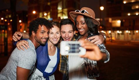 Multi Ethnic Millenial Group Friends Taking Selfie Photo Mobile Phone Rooftop Terrasse Flash