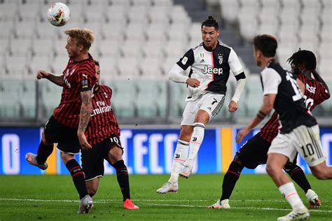 Turín se nachází naopak nad sestupovými příčkami a vypadá to, že tento ročník bude hrát hlavně o záchranu v nejvyšší soutěži. Juventus reach final of Coppa Italia on aggregate after ...