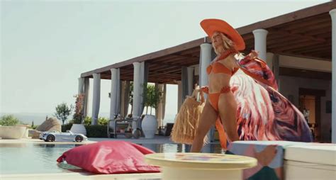 Kate Hudsons Big Screen Bikini Body
