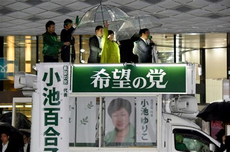 Les Japonais Votent à Lapproche Dun Typhon Abe Donné Largement
