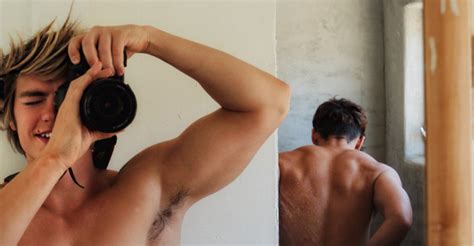 Zander Hodgson Films His Boyfriend Naked In The Shower GayBuzzer