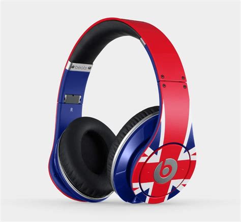 The apple proprietary w1 chip makes the process of pairing your ios device as painless as placing the headphones in proximity to your phone and powering them on. Beats by Dr. Dre Headphones Take Center Stage at London ...