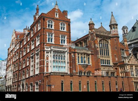 Red Brick Carmelite House 1898 With Mullioned Windows At Victoria