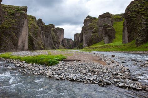 Fjadrargljufur Schlucht Mit Fluss Island Stockbild Bild Von