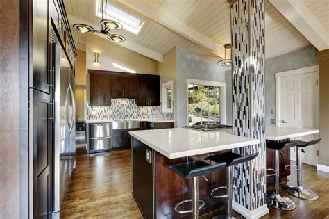 Vaulted ceilings are known, formally and informally, by many names in modern design (such as cathedral ceilings the concept behind vaulted ceilings, however, stems back hundreds of years. 42 Kitchens With Vaulted Ceilings - Home Stratosphere