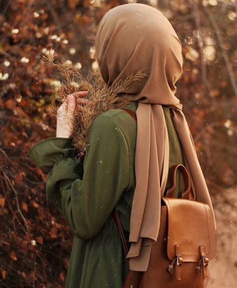 image about girl in hijab 🧕🏻 👑 by 𝑁𝑢𝑢𝑟♕ on we heart it