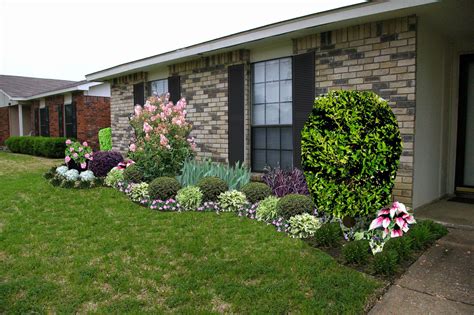 For this purpose place equal number of trees and shrubs on both sides of the house. Landscape Ideas Ranch Homes Unique Landscaping Ideas for Front Yard Retaining Wall Amazing Cheap ...
