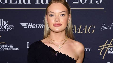Dieses phänomen ist in internetforen und in zeitschriften immer wieder thema. Louane Schwanger - 40 Idees De Yvonne Catterfeld ...