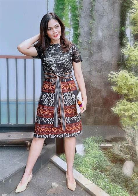Gendhis Batik Tenun Maumere Ntt Dress Model Pakaian Gaya Model Pakaian Model Baju Wanita
