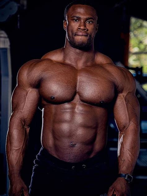 Pin By B W On Es Chulazo Des Dia In Muscular Men Muscle Men Men S Muscle