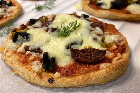 Hamuru İki Malzemeli Pizza Tarifi Nasıl Yapılır Yemek com
