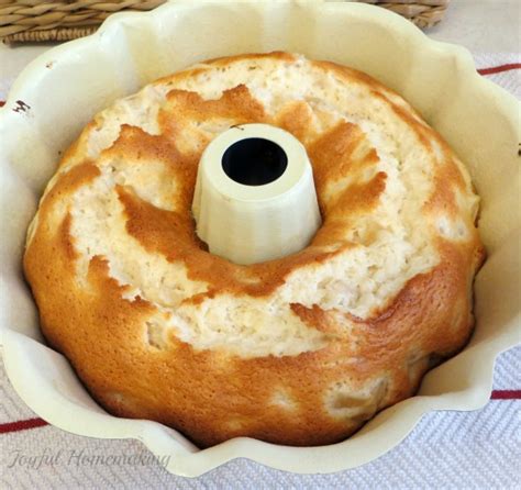 Angel Food Cake With Apples