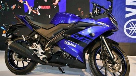 Motogp 2018 yamaha r15 v3 0 gets special racing blue motogp. Yamaha-R15-V3-India-Racing-Blue - INDORIDE.COM