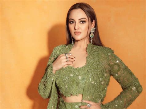There Are No Warrants Sonakshi Sinha On Fake Fraud Case