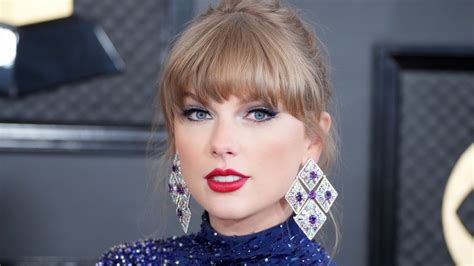 Body Language Expert Tells Us Taylor Swift & Travis Kelce Are Still