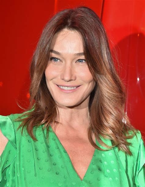 Heiress of a tire manufacturing fortune from her native city, she didn't even need to pursue her model career which nontheless has led her to. Carla Bruni, rayonnante au défilé Off-White - Elle