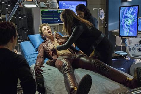 The flash learns that captain cold and heat wave have returned to central city. 'The Flash' Season 1 Spoilers: Episode 3 Synopsis Released ...