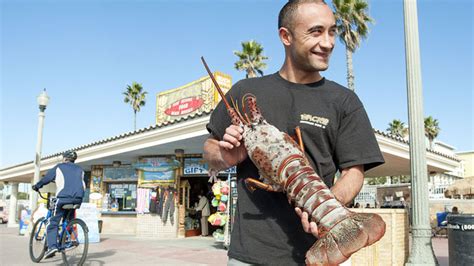Man Catches 18 Pound Lobster Wrestled It To Shore Ecanadanow