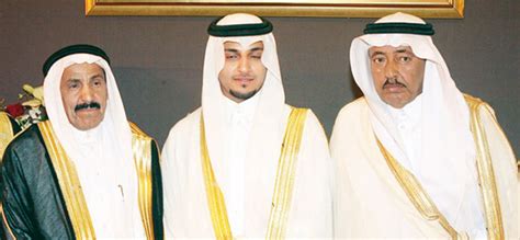 توفى اليوم السبت، الإعلامي السعودي فهد بن ناصر الحمود، بعد صراع مع المرض. جولولي | أفراح الجار الله والحمود