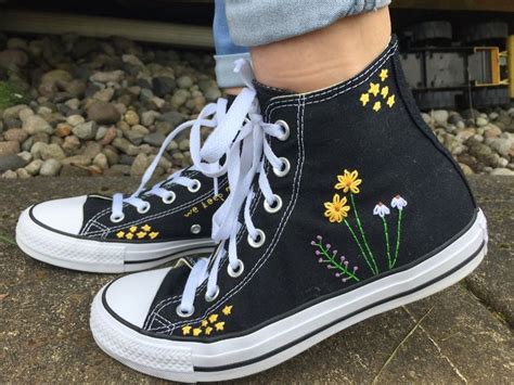 stars and flowers embroidered converse etsy embroidered converse cute converse embroidery