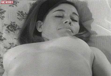 Janet Banzet  nackt