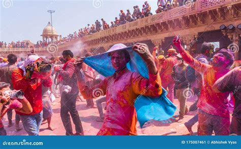 Mathura Holi Festival Editorial Photo Image Of Crowd 175007461