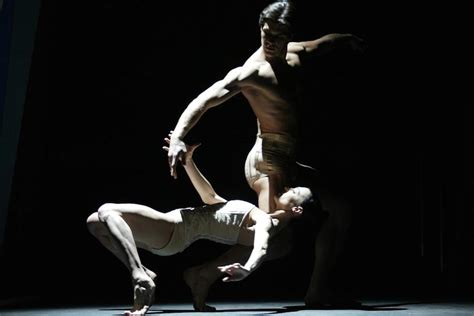 Roberto bolle diviene così uno dei più giovani primi ballerini nella storia del teatro scaligero. Roberto Bolle, il più famoso ballerino italiano di danza ...