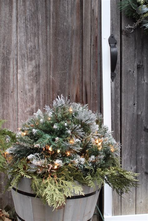 Rustic Outdoor Christmas Decorating Ideas Harlow And Thistle