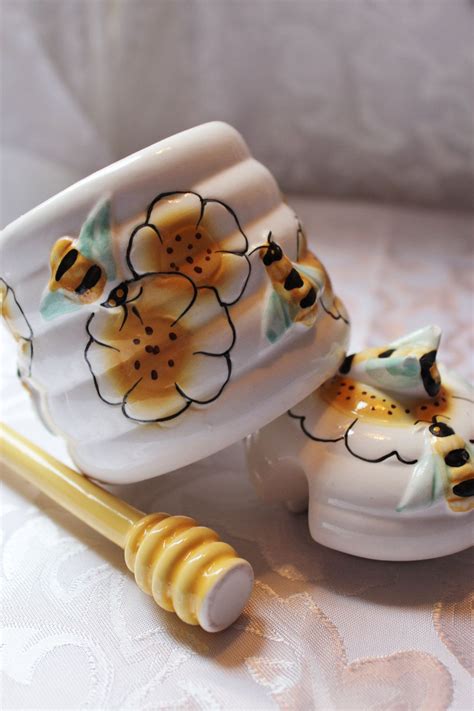 Vintage Honey Pot Buzzing Bees Ceramic Etsy Honey Pot Honey Bee Decor Honey Jar