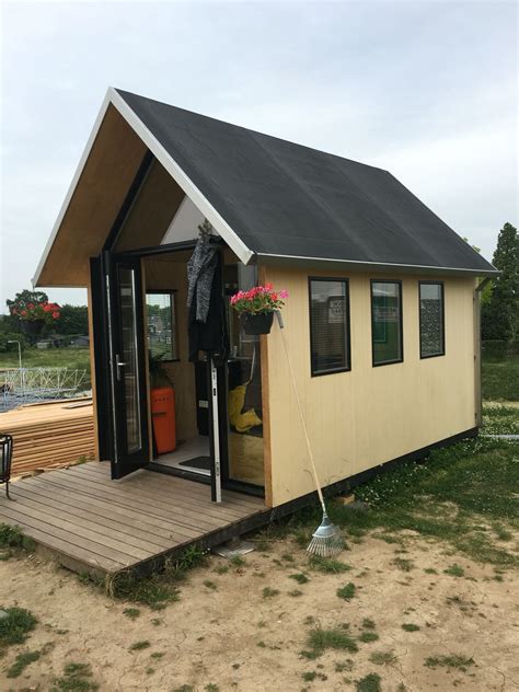 The hidden cottage, a short cycling distance from den bosch, the tranquility, the view of the lake; Pin op Bouwen, maquettes en schetsen Boeijenjong architecten