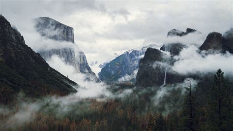 Beautiful Mountains In Fog And Clouds 4k Wallpaper