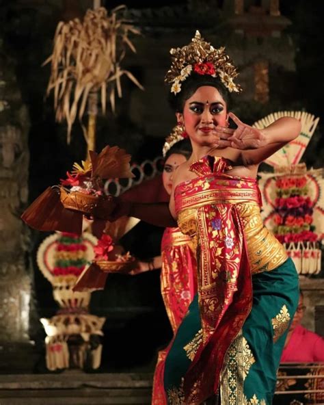 6 Tari Adat Tradisional Bali Paling Populer Sering Jalan
