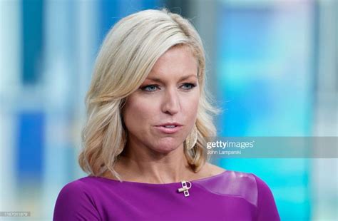news photo fox anchor ainsley earhardt interviews female news anchors interview blonde