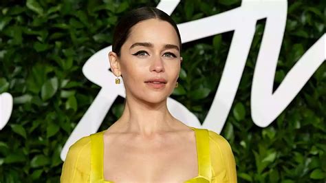 Marvels Secret Invasion Emilia Clarke In Disney Plus Serie Dabei Hot