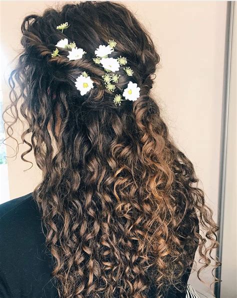 9 Outrageous Bridal Hairstyles For Naturally Curly Hair Picture