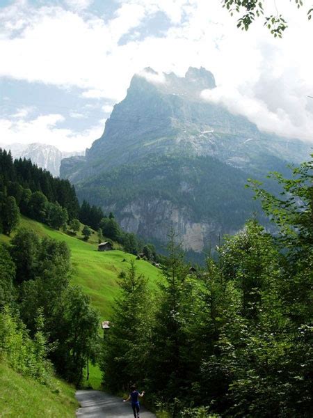 İsviçre alpleri haberleri ve güncel son dakika gelişmeleri için tıklayın! İsviçre Alpleri'ndeki Gimmelwald büyülüyor - Haberler ...