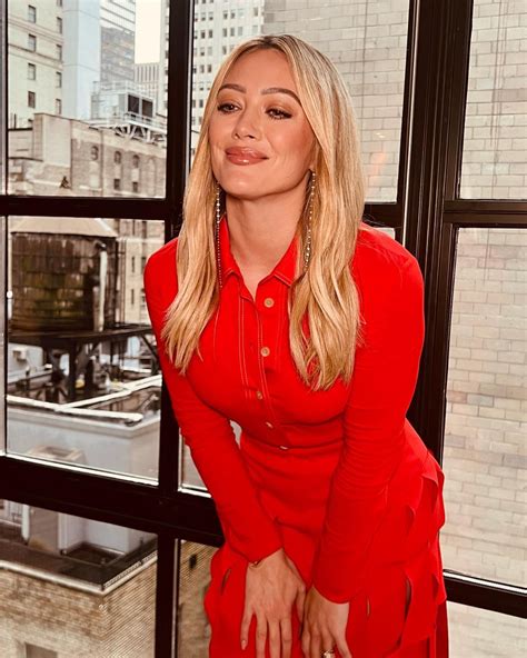 hilary duff glowing and stunning in sexy bright red dress celeblr