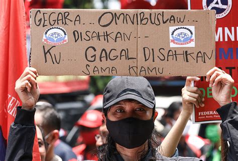 Demo Tolak Uu Cipta Kerja Masih Bergulir Di Sejumlah Daerah