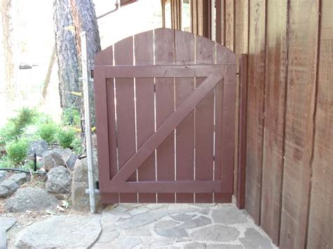 An easy to build garden or paddock gate. Woodwork Small Wood Gate Plans PDF Plans