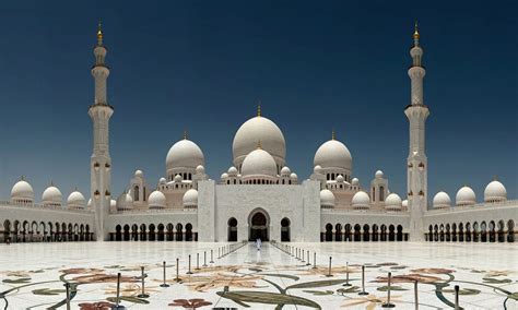 Why The Sheikh Zayed Mosque Is The Most Beautiful Mosque In The Uae