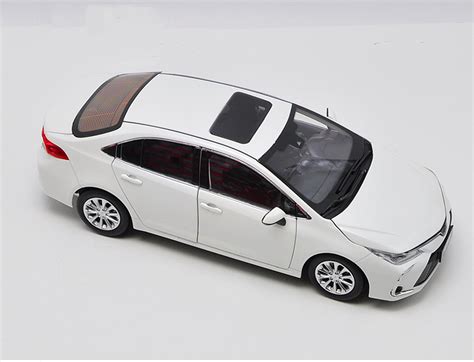 118 Scale Toyota Corolla 2019 White Diecast Car Model Toy Collection