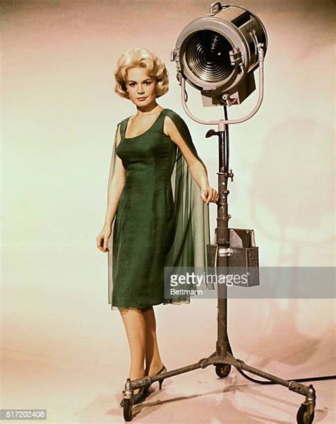 Sandra Dee 1960 Photos And Premium High Res Pictures Getty Images