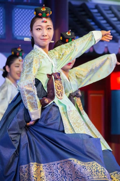 Korean Traditional Dance Editorial Stock Image Image Of Beautiful